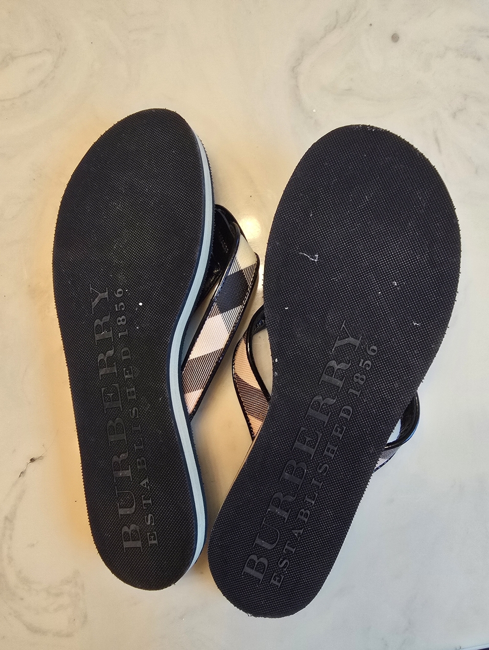 Burberry Black Flip Flops Size 36 - Picture 9 of 10